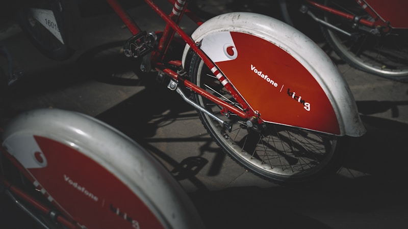自転車のチャイルドシートが熱いときの対策まとめ|夏のやけど防止とすぐできる冷まし方