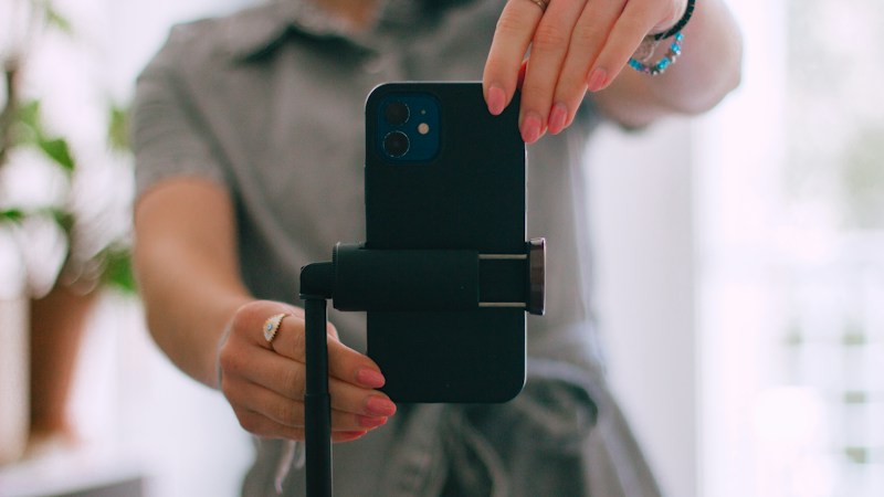 ダイソーのスマホショルダーストラップはどこで買える?種類・使い心地・選び方をやさしく解説